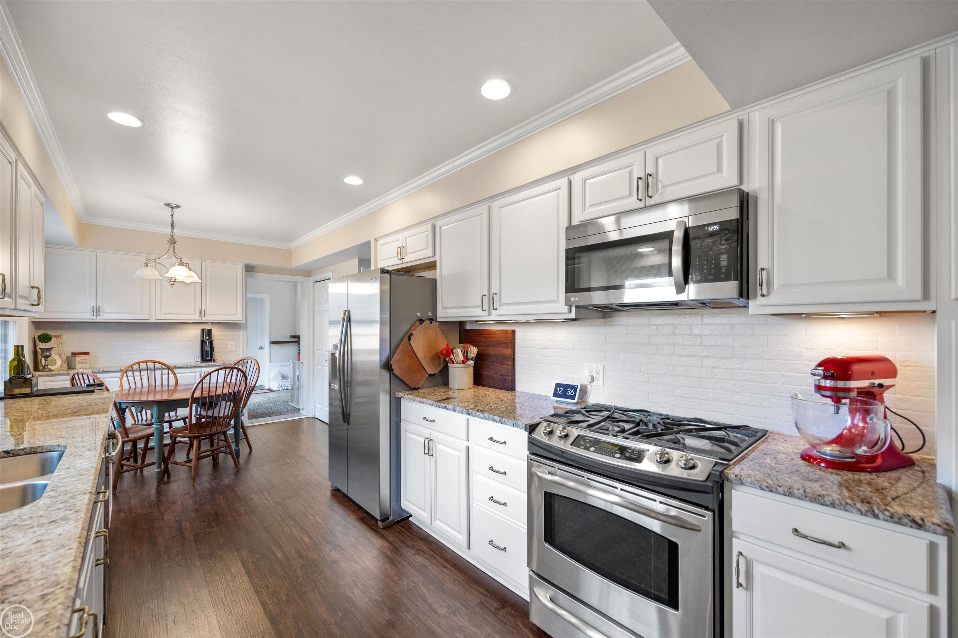 704 Pemberton Road Grosse Pointe Park, MI 48230 - Photo 18 of 75
