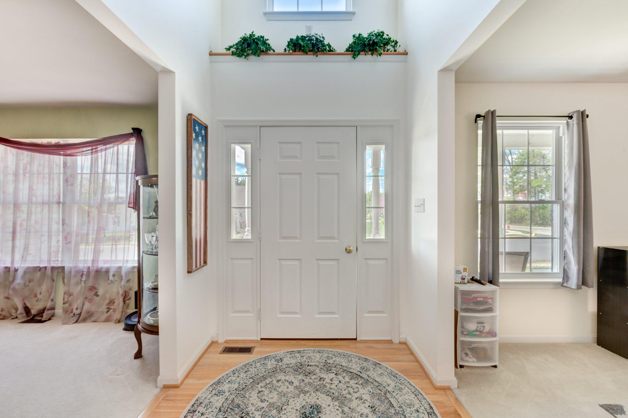 20 Union Street Littlestown, PA 17340 - Photo 4 of 58 Foyer with natural light from sidelights