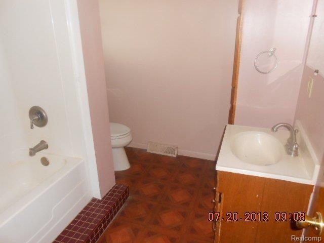 7650 Bridge Road Waterford, MI 48329 - Photo 7 of 12 033.JPG