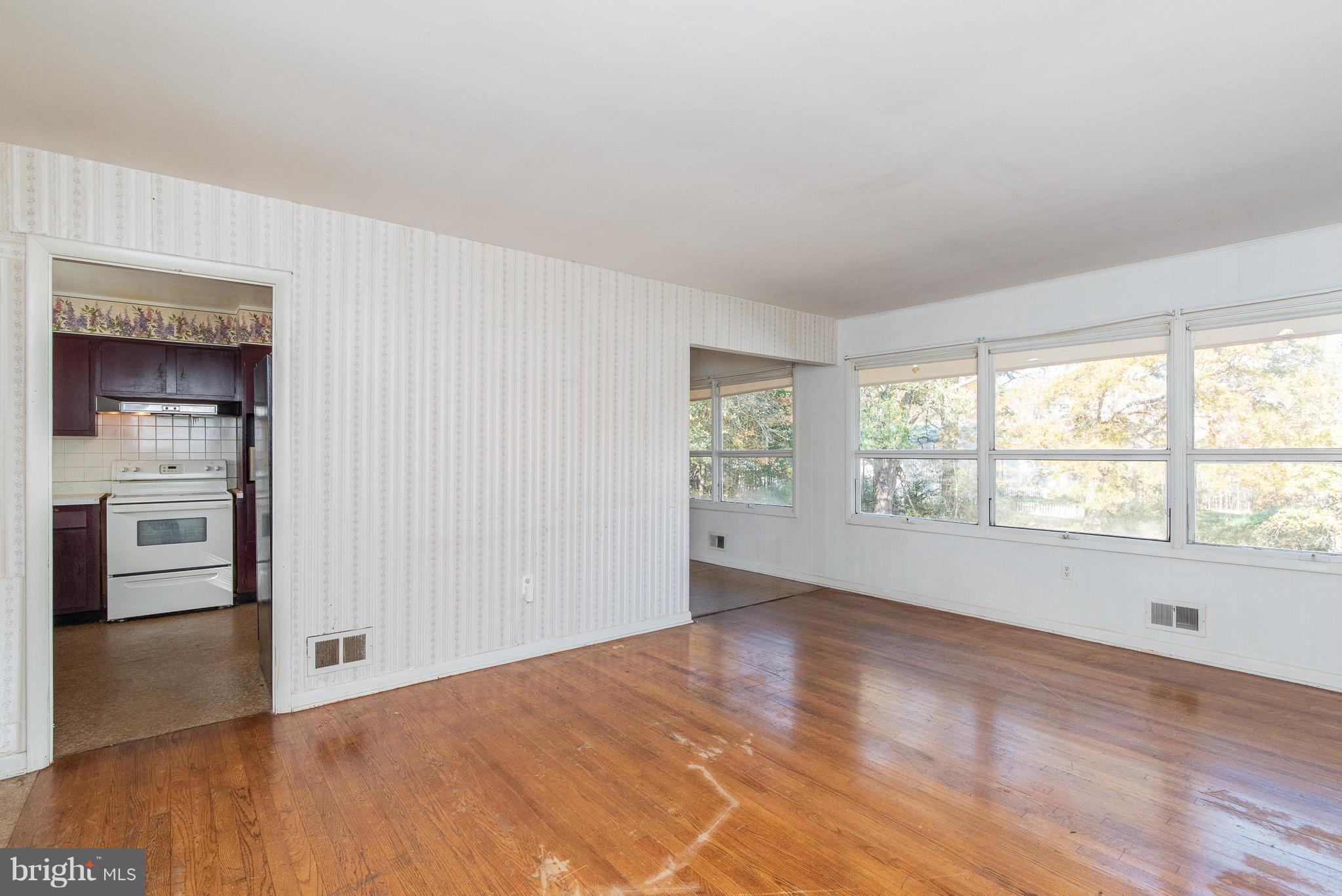 1716 Hanson Road Edgewood, MD 21040 - Photo 11 of 33 Living Room