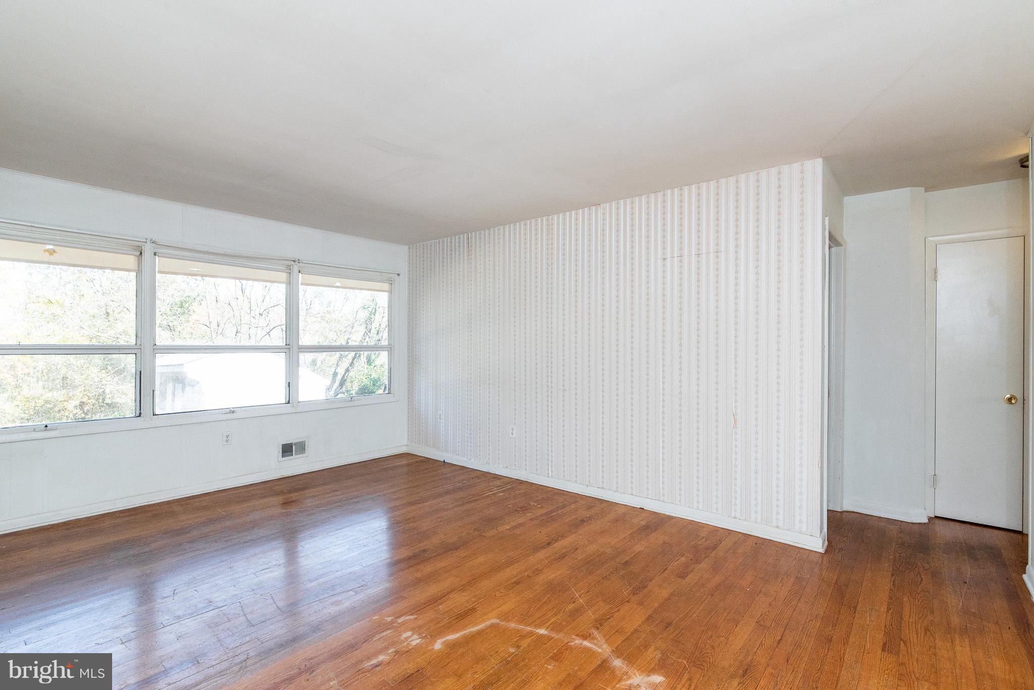 1716 Hanson Road Edgewood, MD 21040 - Photo 12 of 33 Living Room