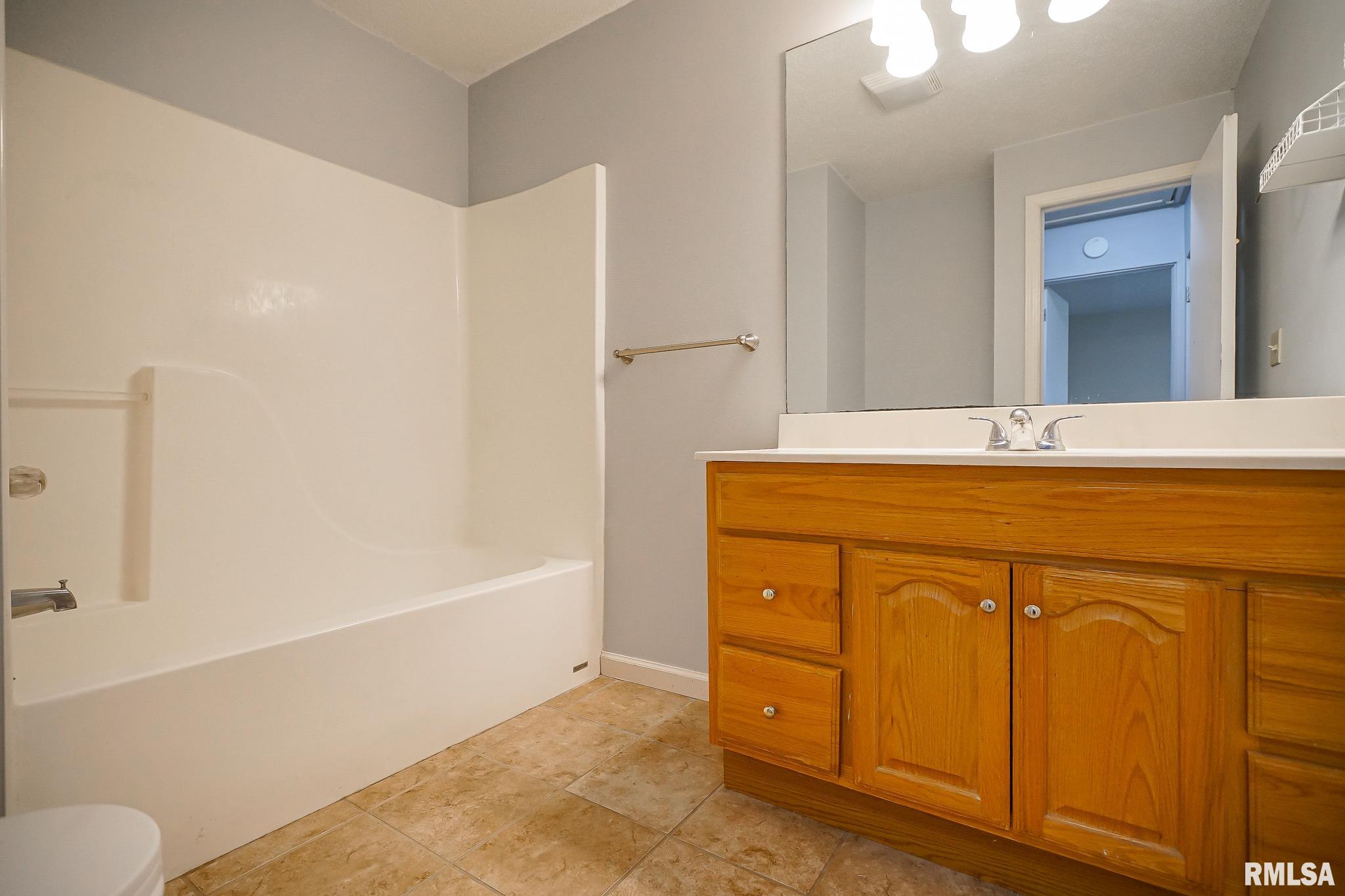 324 West Stonegate Road Peoria, IL 61614 - Photo 20 of 33 Gallery Image 20