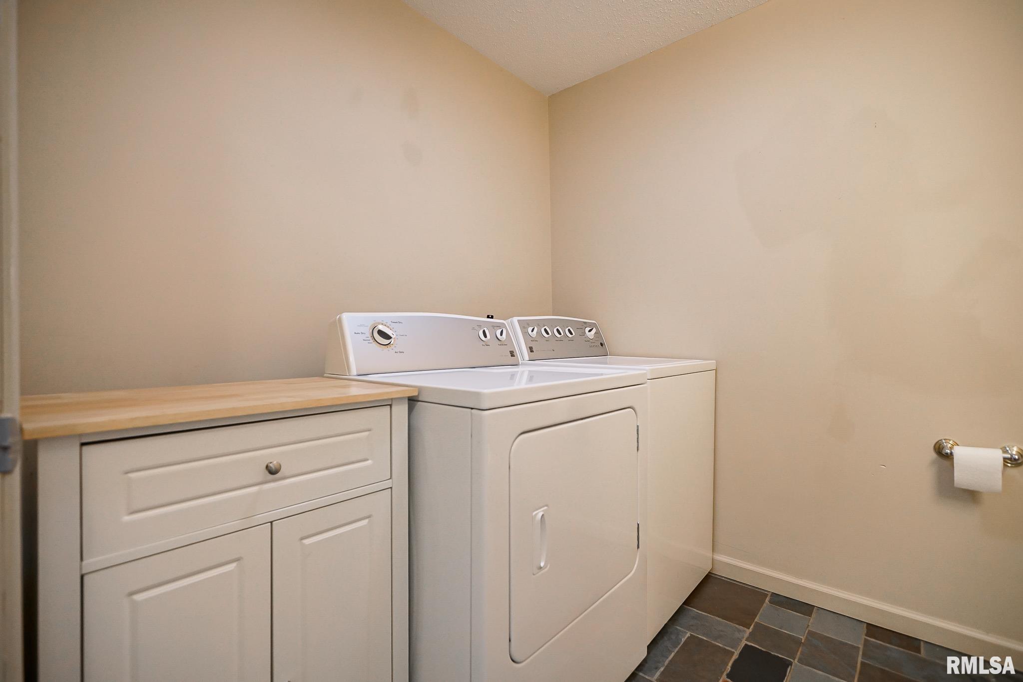 324 West Stonegate Road Peoria, IL 61614 - Photo 22 of 33 Gallery Image 22
