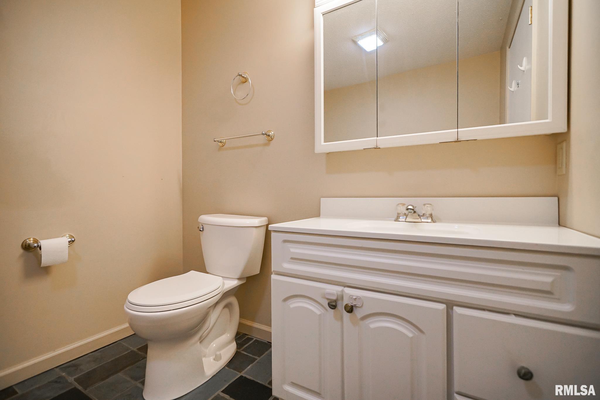 324 West Stonegate Road Peoria, IL 61614 - Photo 23 of 33 Gallery Image 23
