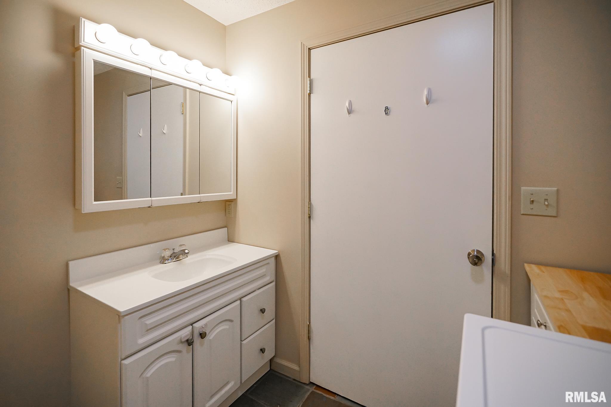 324 West Stonegate Road Peoria, IL 61614 - Photo 24 of 33 Gallery Image 24
