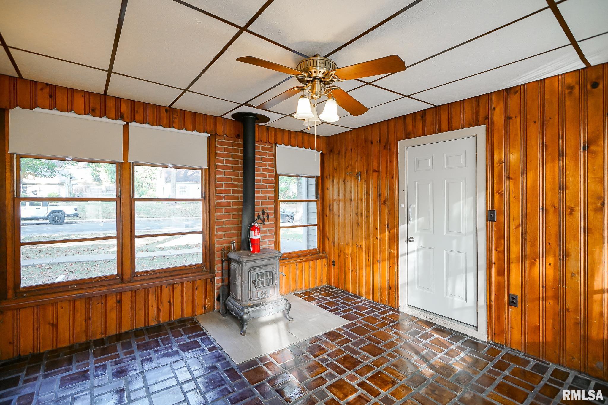 324 West Stonegate Road Peoria, IL 61614 - Photo 25 of 33 Gallery Image 25