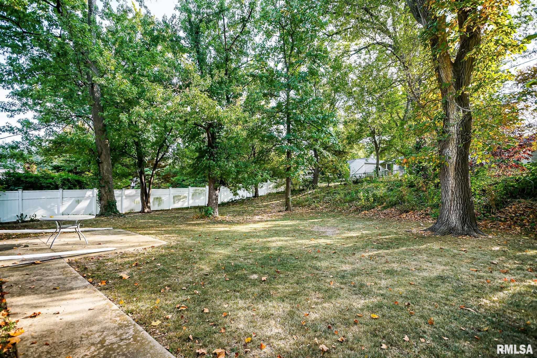 324 West Stonegate Road Peoria, IL 61614 - Photo 31 of 33 Gallery Image 31