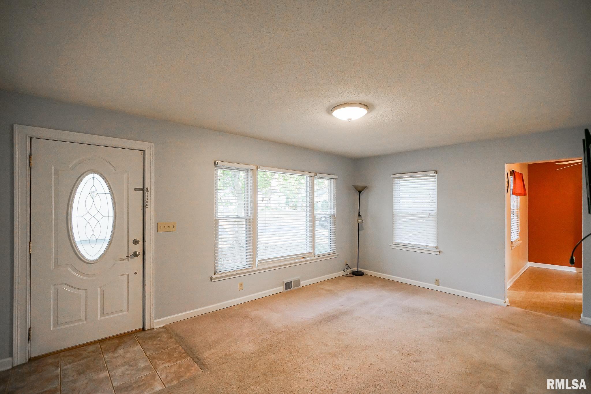 324 West Stonegate Road Peoria, IL 61614 - Photo 4 of 33 Gallery Image 4