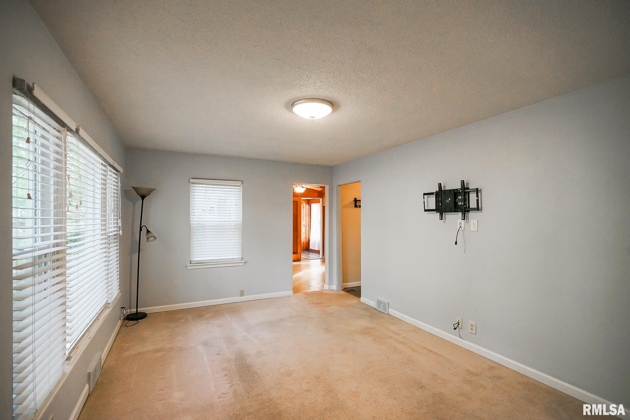 324 West Stonegate Road Peoria, IL 61614 - Photo 5 of 33 Gallery Image 5