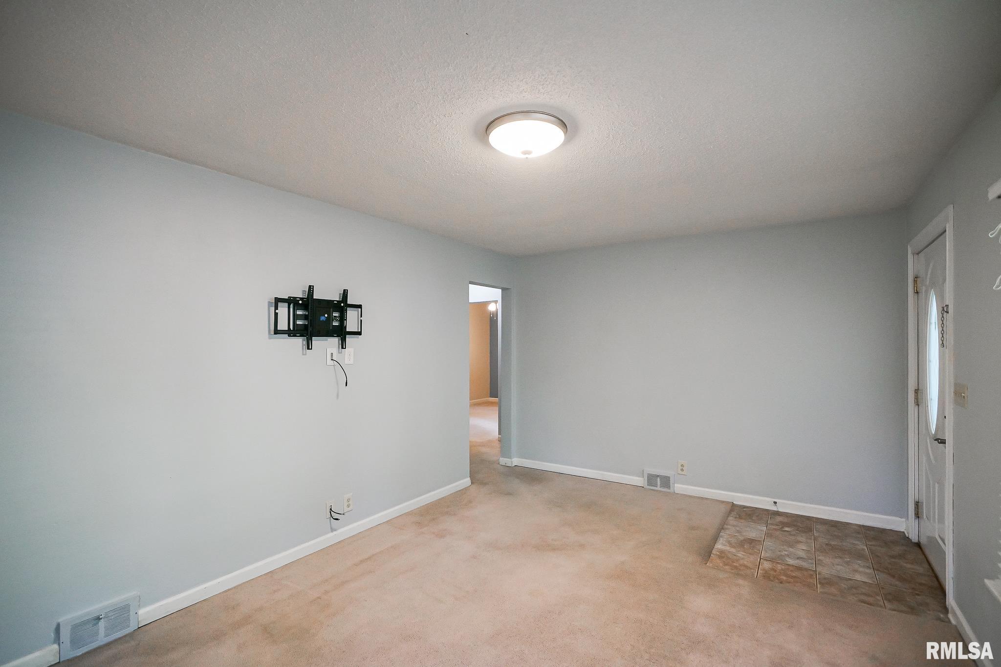 324 West Stonegate Road Peoria, IL 61614 - Photo 7 of 33 Gallery Image 7