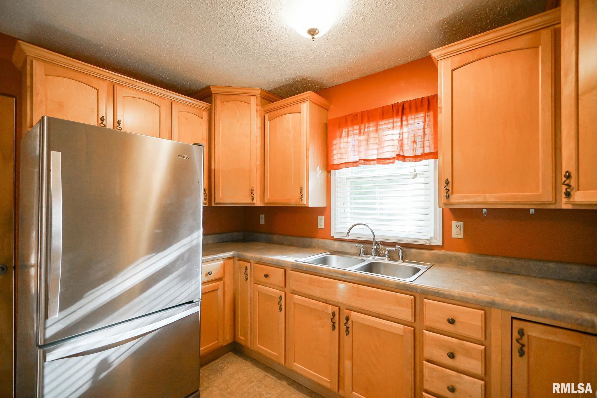 324 West Stonegate Road Peoria, IL 61614 - Photo 9 of 33 Gallery Image 9