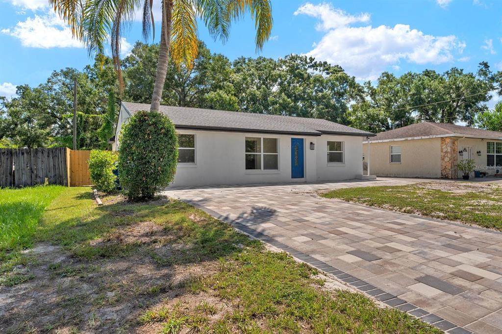 10707 North Rome Avenue Tampa, FL 33612 - Photo 4 of 35 a front view of a house with a garden