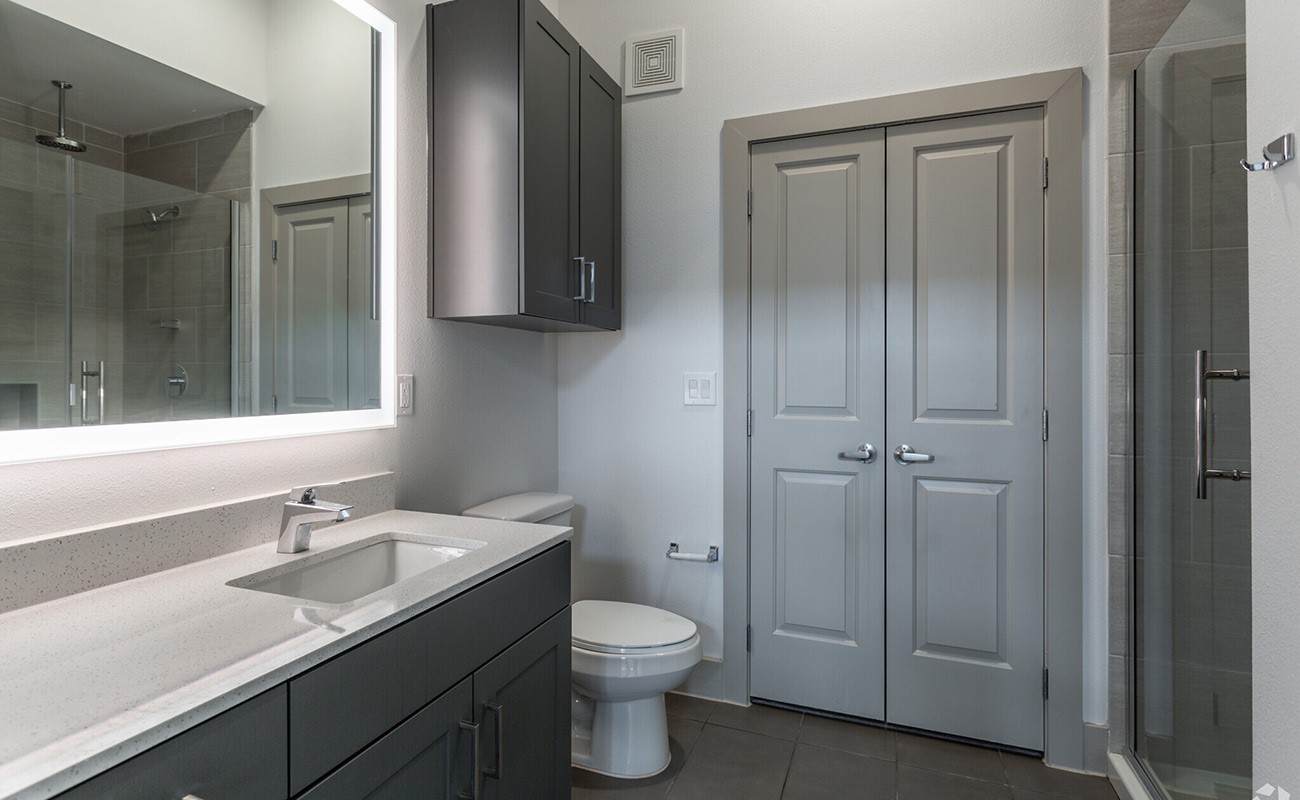 160 Birdsall Street, Unit 2313 Houston, TX 77007 - Photo 13 of 36 a bathroom with a granite countertop sink toilet and shower