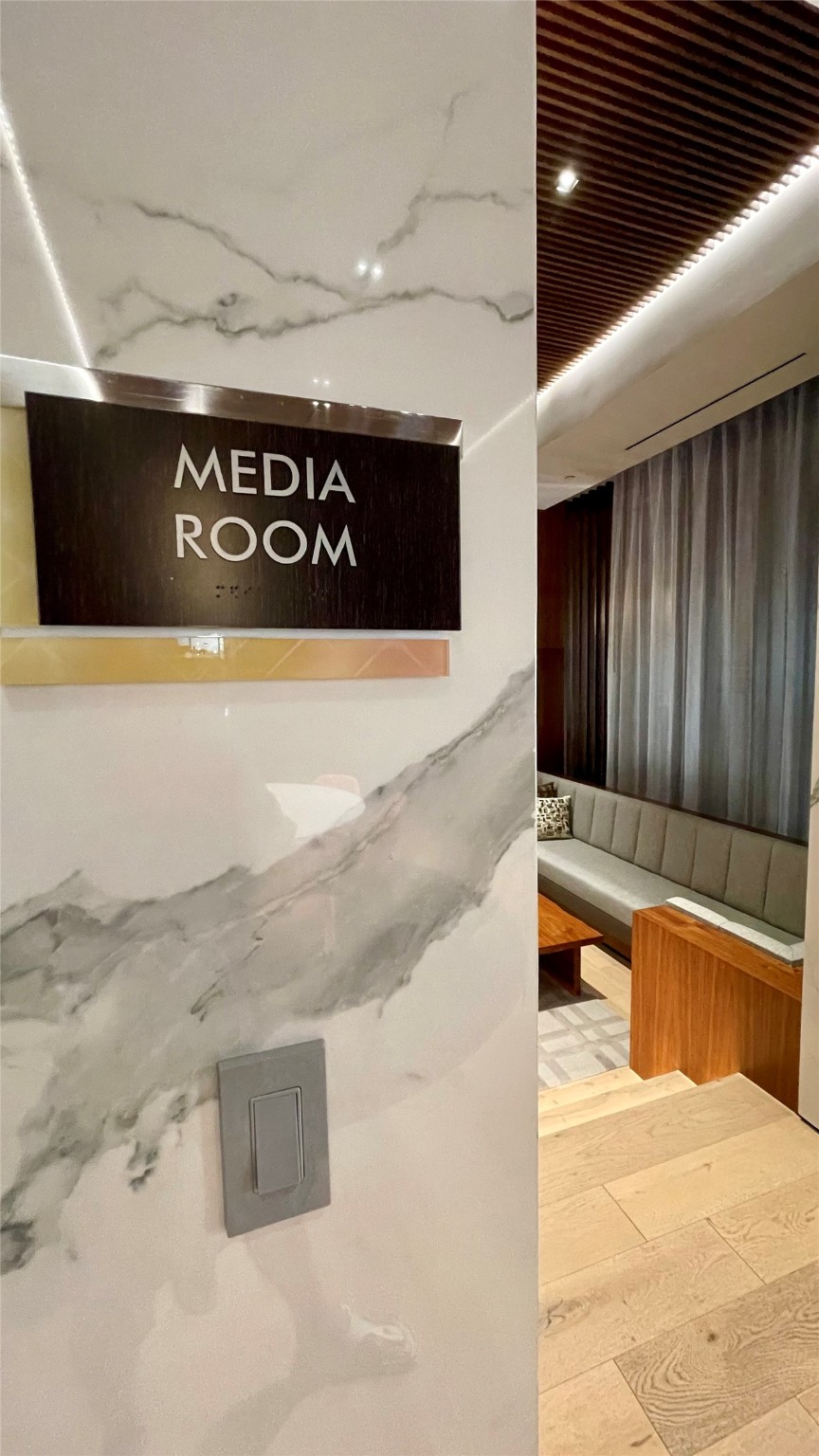 160 Birdsall Street, Unit 2313 Houston, TX 77007 - Photo 33 of 36 a view of outdoor space