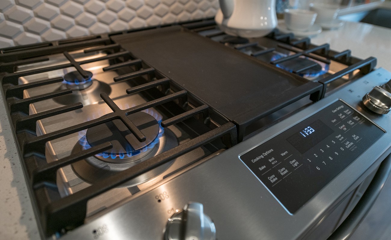 160 Birdsall Street, Unit 2313 Houston, TX 77007 - Photo 8 of 36 a close up of a stove top oven
