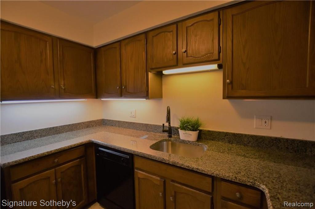 1907 Allenway Court, Unit 99 Rochester Hills, MI 48309 - Photo 10 of 20