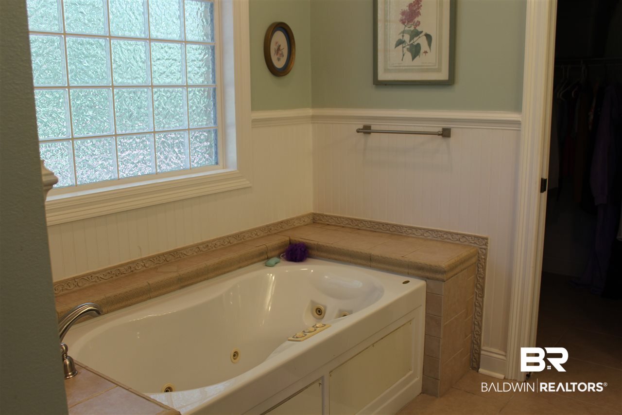 22691 Pineview Lane Foley, AL 36535 - Photo 19 of 26 Master Garden Tub