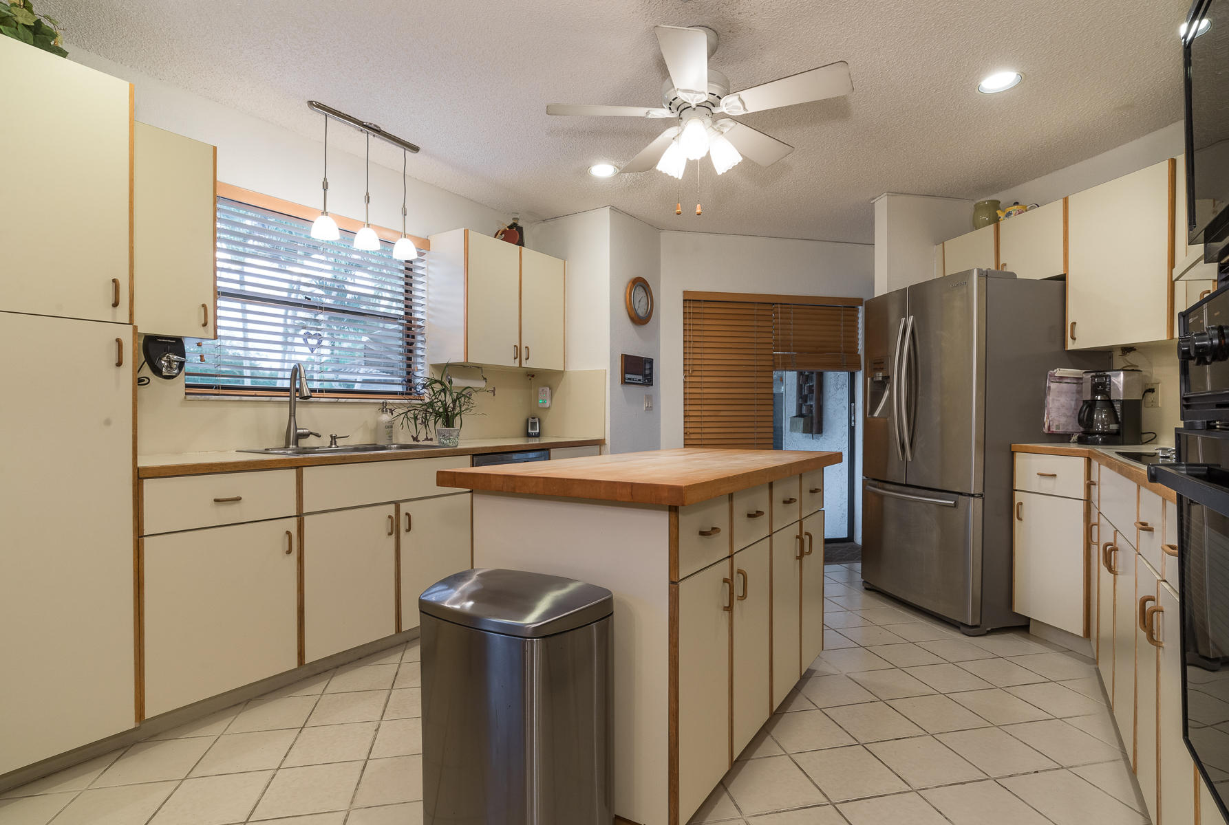 22118 Martella Avenue Boca Raton, FL 33433 - Photo 15 of 31 KITCHEN