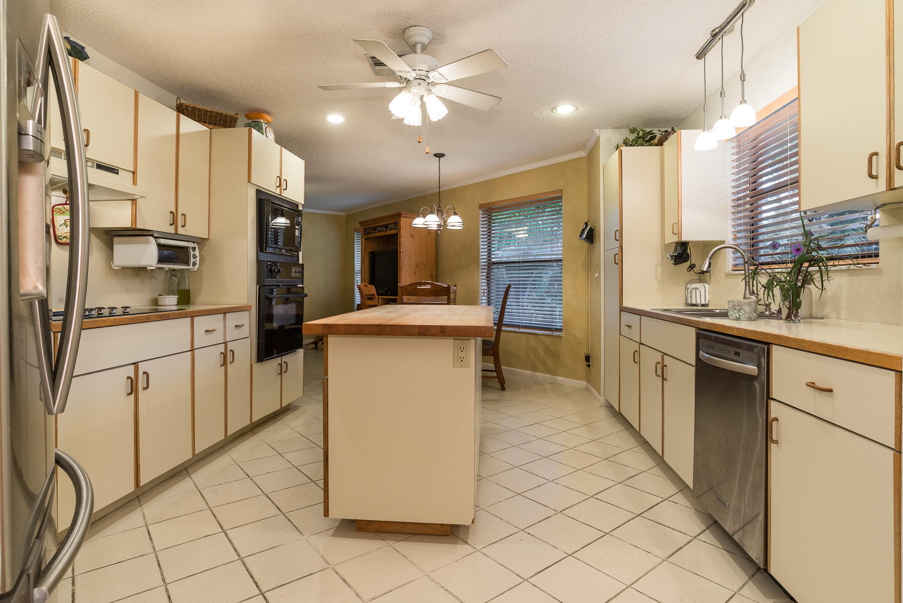 22118 Martella Avenue Boca Raton, FL 33433 - Photo 16 of 31 KITCHEN