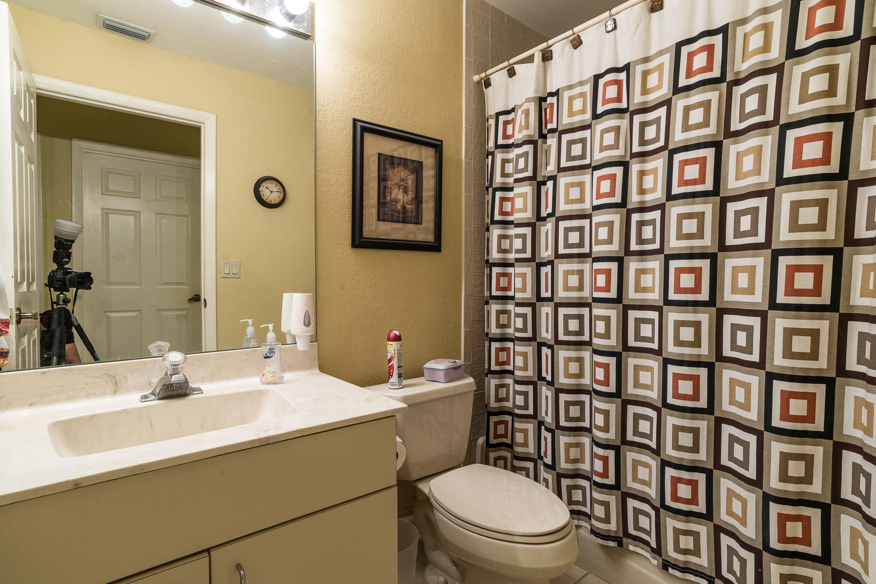 22118 Martella Avenue Boca Raton, FL 33433 - Photo 20 of 31 GUEST BATHROOM
