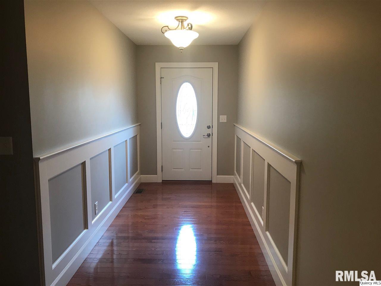 3970 Abbey Ridge Court Quincy, IL 62305 - Photo 2 of 12 Gallery Image 2