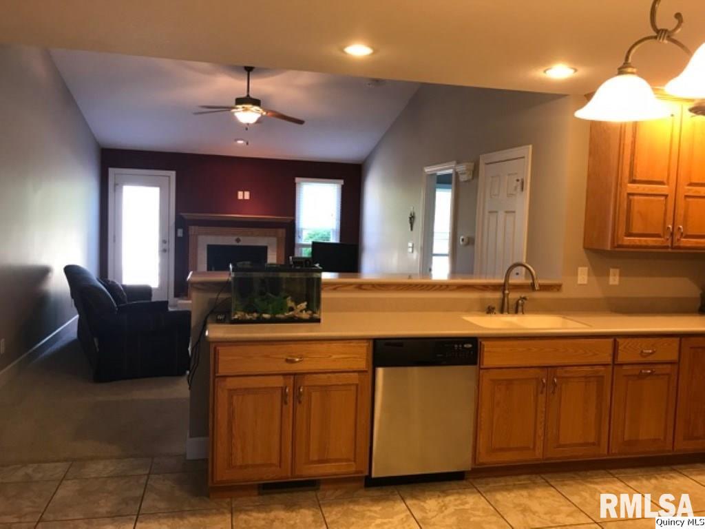 3970 Abbey Ridge Court Quincy, IL 62305 - Photo 4 of 12 Gallery Image 4