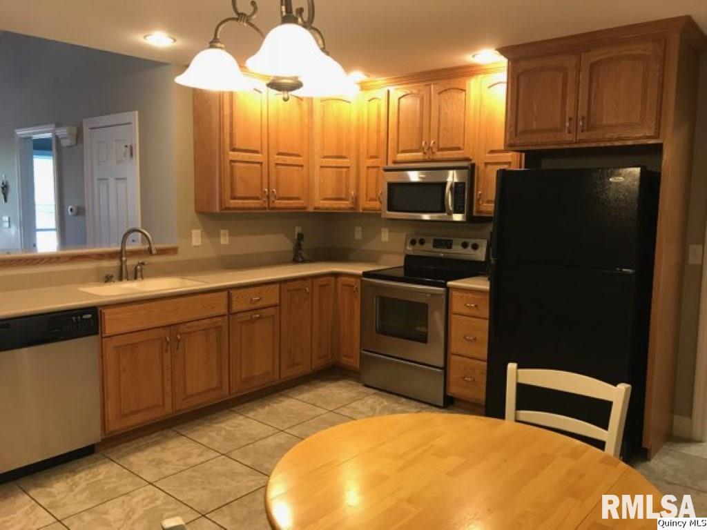 3970 Abbey Ridge Court Quincy, IL 62305 - Photo 5 of 12 Gallery Image 5