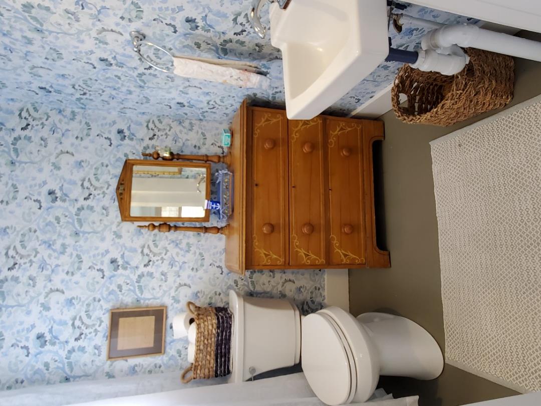 44 Edgartown Road Vineyard Haven, MA 02568 - Photo 8 of 17 http://d1qzqeyxiitrap.cloudfront.net/photos/38626/d6f8c5a5.jpg