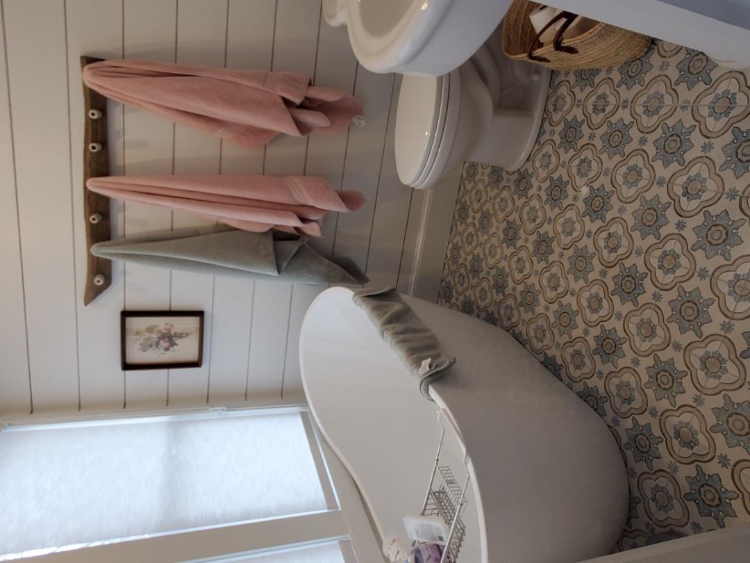 44 Edgartown Road Vineyard Haven, MA 02568 - Photo 10 of 17 http://d1qzqeyxiitrap.cloudfront.net/photos/38626/692e9743.jpg