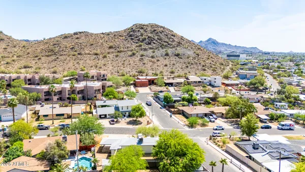 a view of a yard in front of house