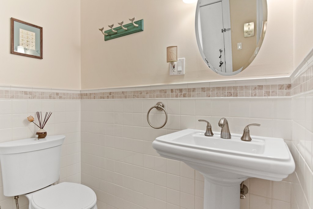 235 Freeman Street, Unit 4 Brookline, MA 02446 - Photo 11 of 17 Gallery Image 11