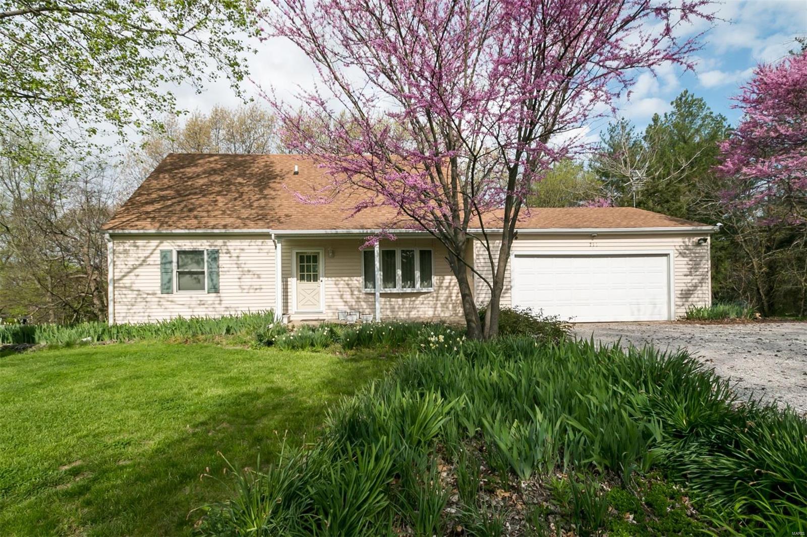 711 Hill Castle Road Columbia, IL 62236 - Photo 1 of 31 Gallery Image 1