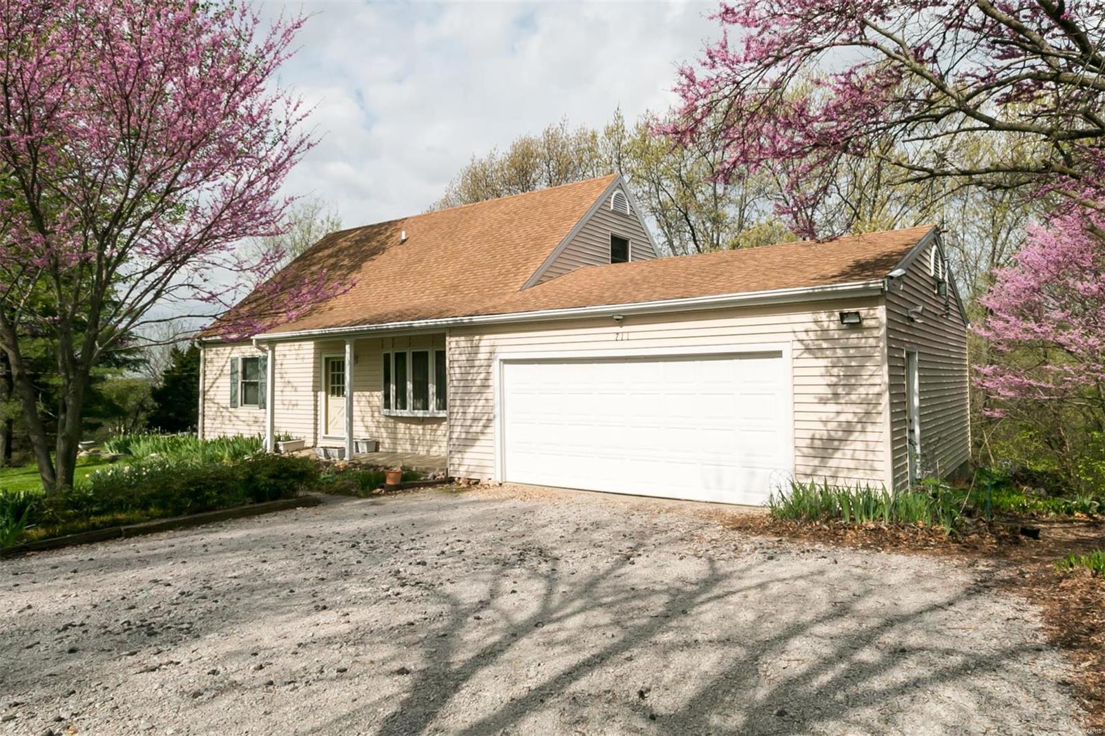 711 Hill Castle Road Columbia, IL 62236 - Photo 2 of 31 Gallery Image 2