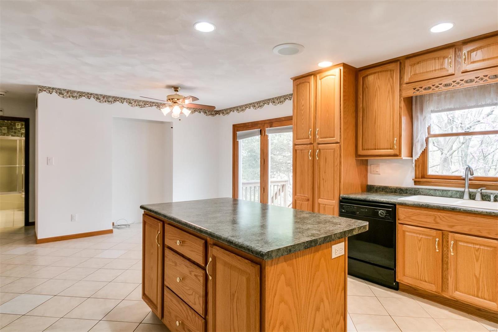 711 Hill Castle Road Columbia, IL 62236 - Photo 11 of 31 Gallery Image 11