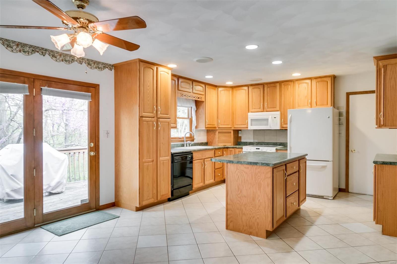 711 Hill Castle Road Columbia, IL 62236 - Photo 8 of 31 Gallery Image 8