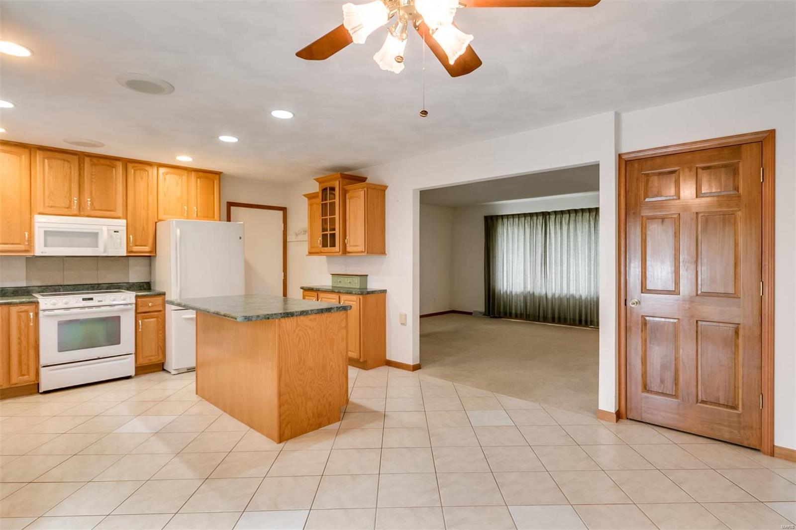 711 Hill Castle Road Columbia, IL 62236 - Photo 9 of 31 Gallery Image 9