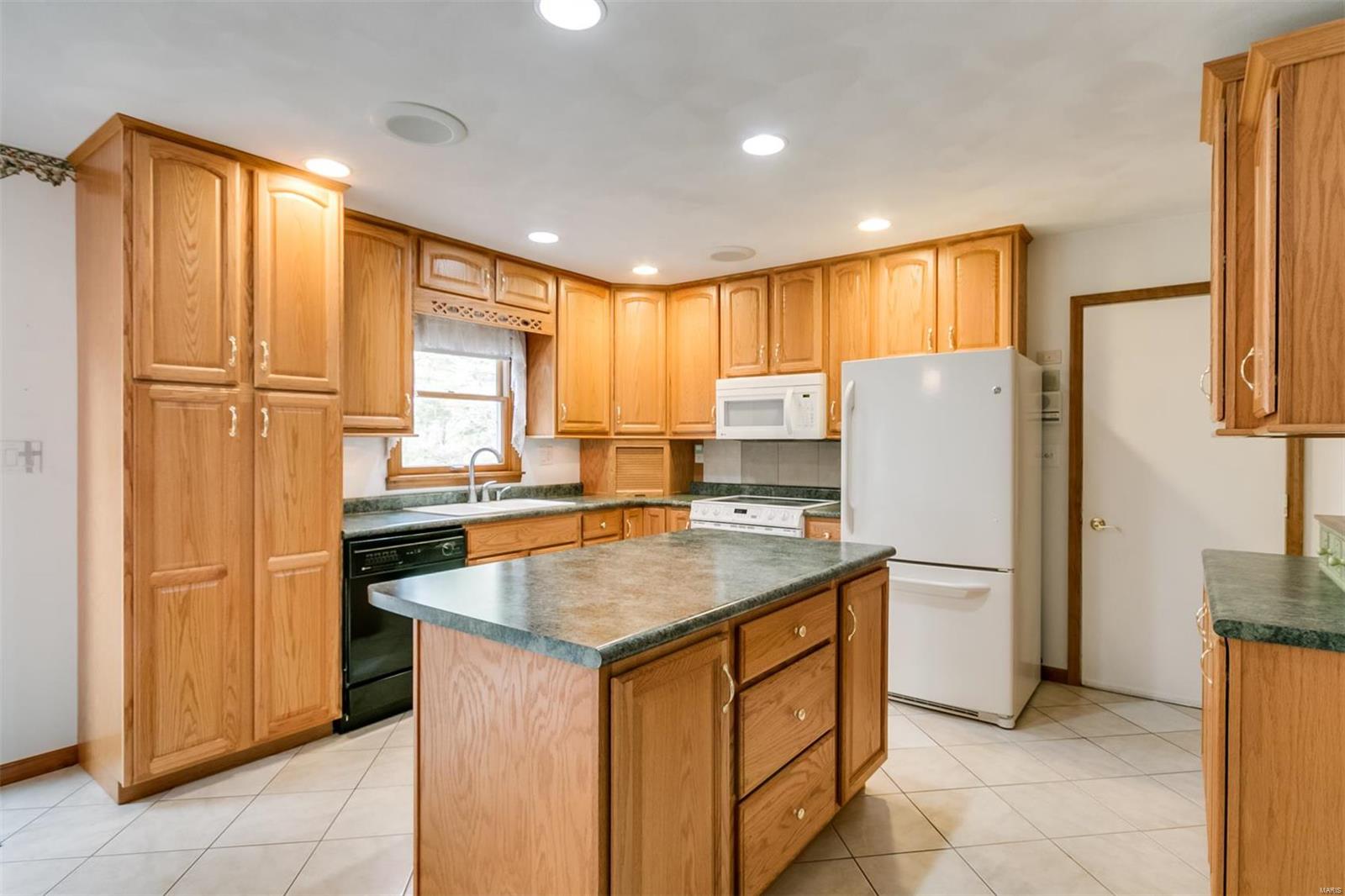 711 Hill Castle Road Columbia, IL 62236 - Photo 10 of 31 Gallery Image 10