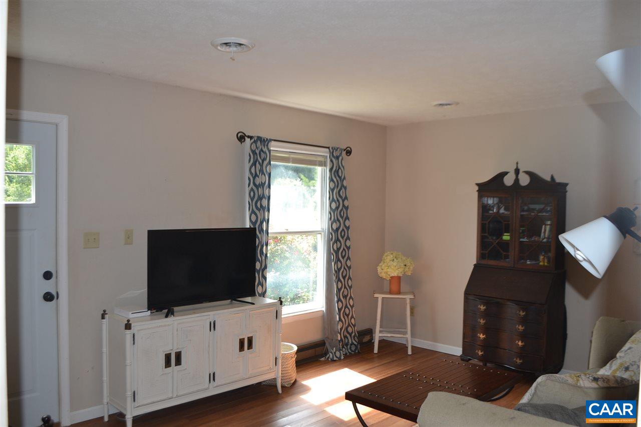 6239 Spring Hill Road Ruckersville, VA 22968 - Photo 10 of 25 a living room with furniture and flat screen tv