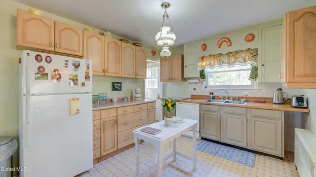 $395,000 | 234 Log City Road, Amsterdam, NY 12010