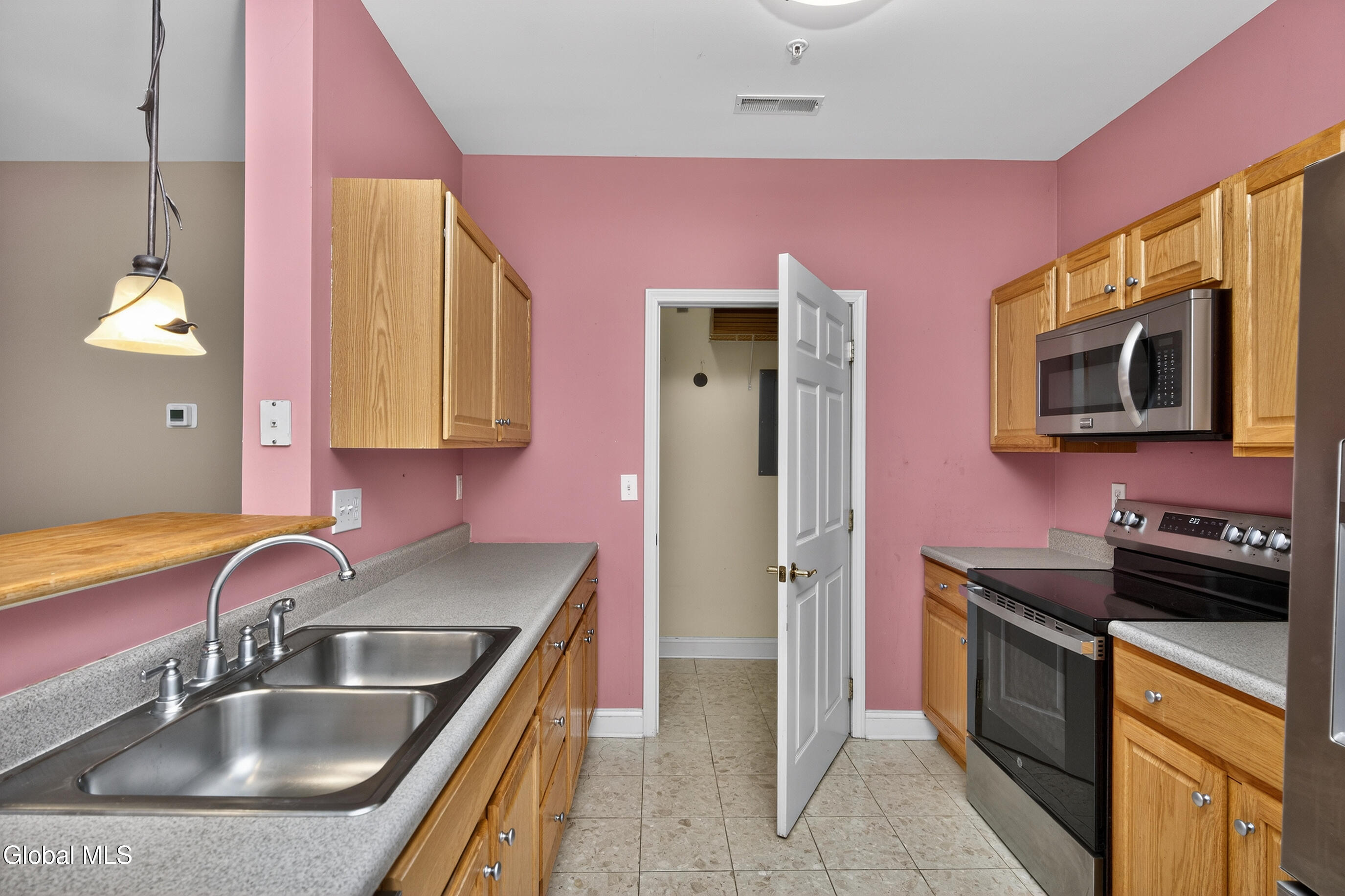 205 N Ridge Troy, NY 12182 - Photo 12 of 35 010-205-N-Ridge-Troy-NY-12182