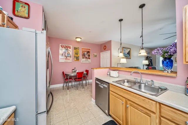 $259,900 | 205 N Ridge, Troy, NY 12182