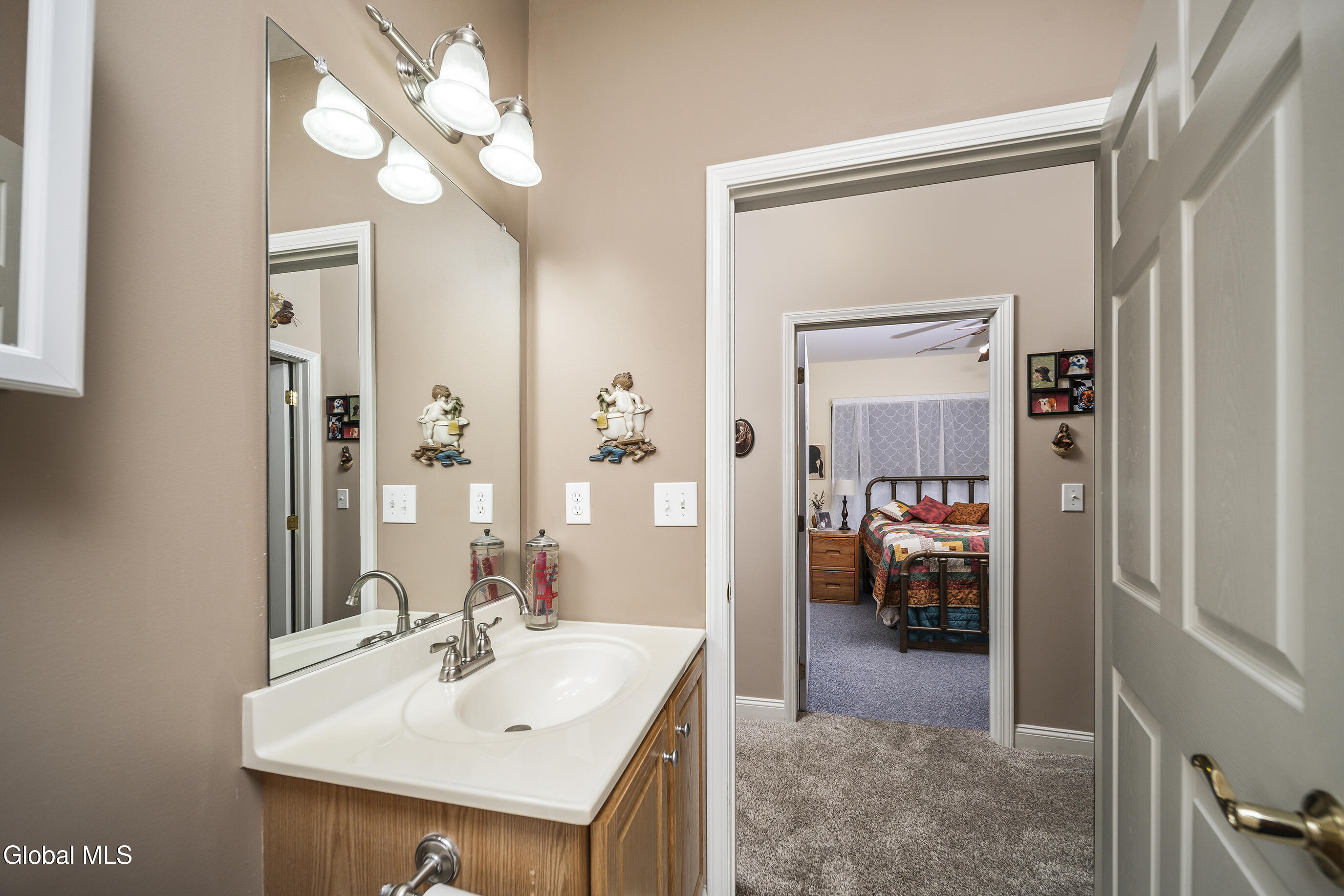 205 N Ridge Troy, NY 12182 - Photo 22 of 33 022-205-North-Ridge-Estate-Troy-NY-12182