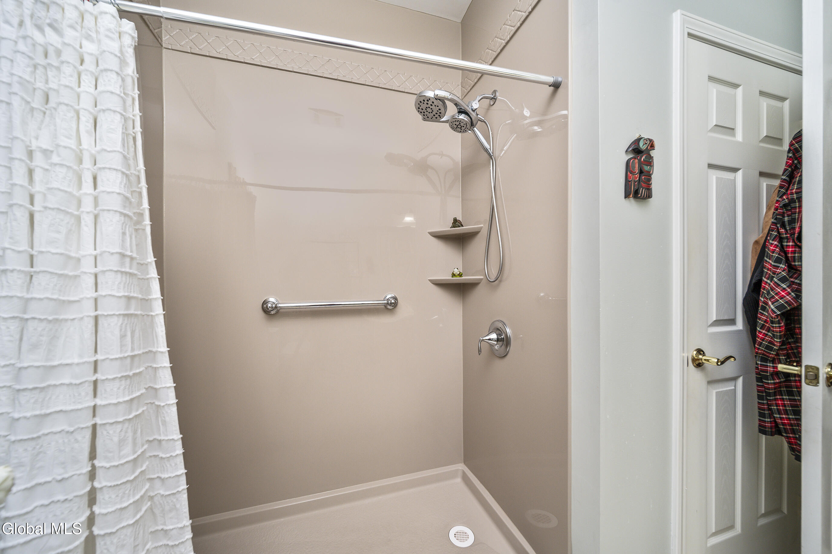 205 N Ridge Troy, NY 12182 - Photo 27 of 33 027-205-North-Ridge-Estate-Troy-NY-12182