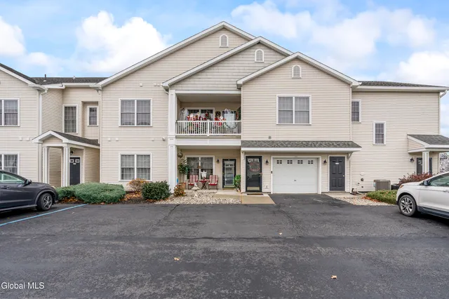 $259,900 | 205 N Ridge, Troy, NY 12182