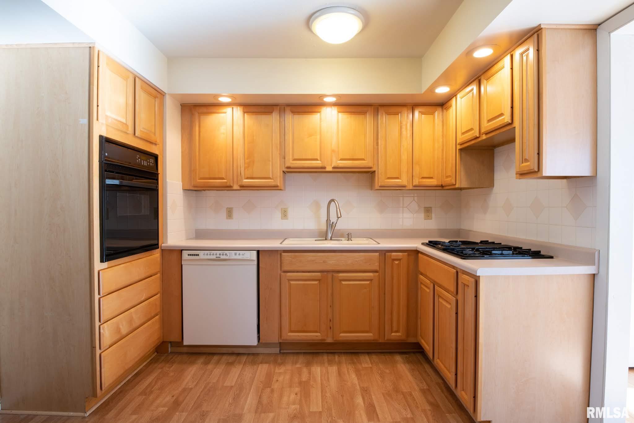 202 Radisson Road Marquette Heights, IL 61554 - Photo 8 of 28 Gallery Image 8