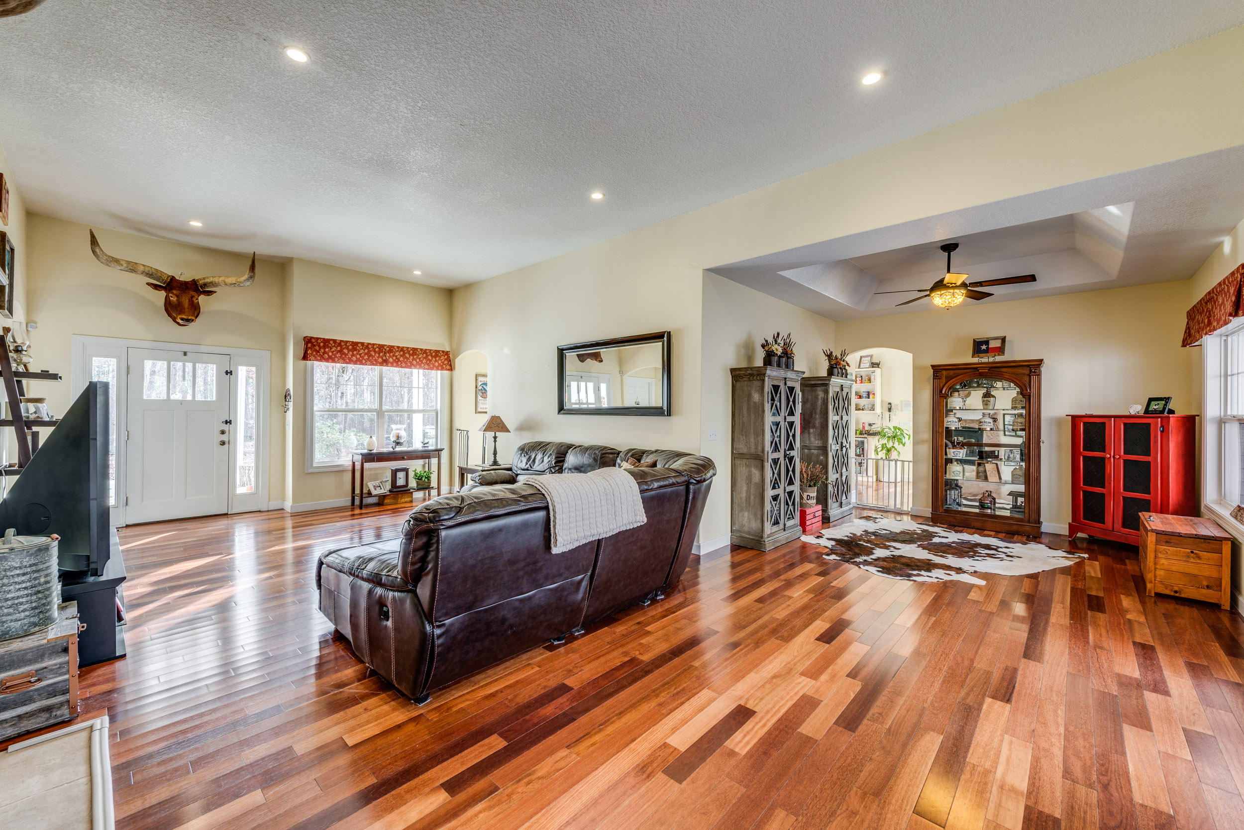 630 Cliff Park Road Monterey, TN 38574 - Photo 6 of 37 Livingroom