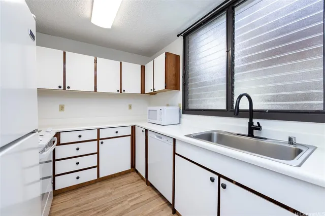 $3,350 | 1015 Aoloa Place, Unit 210, Kailua, HI 96734