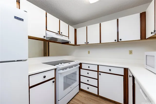 $3,350 | 1015 Aoloa Place, Unit 210, Kailua, HI 96734