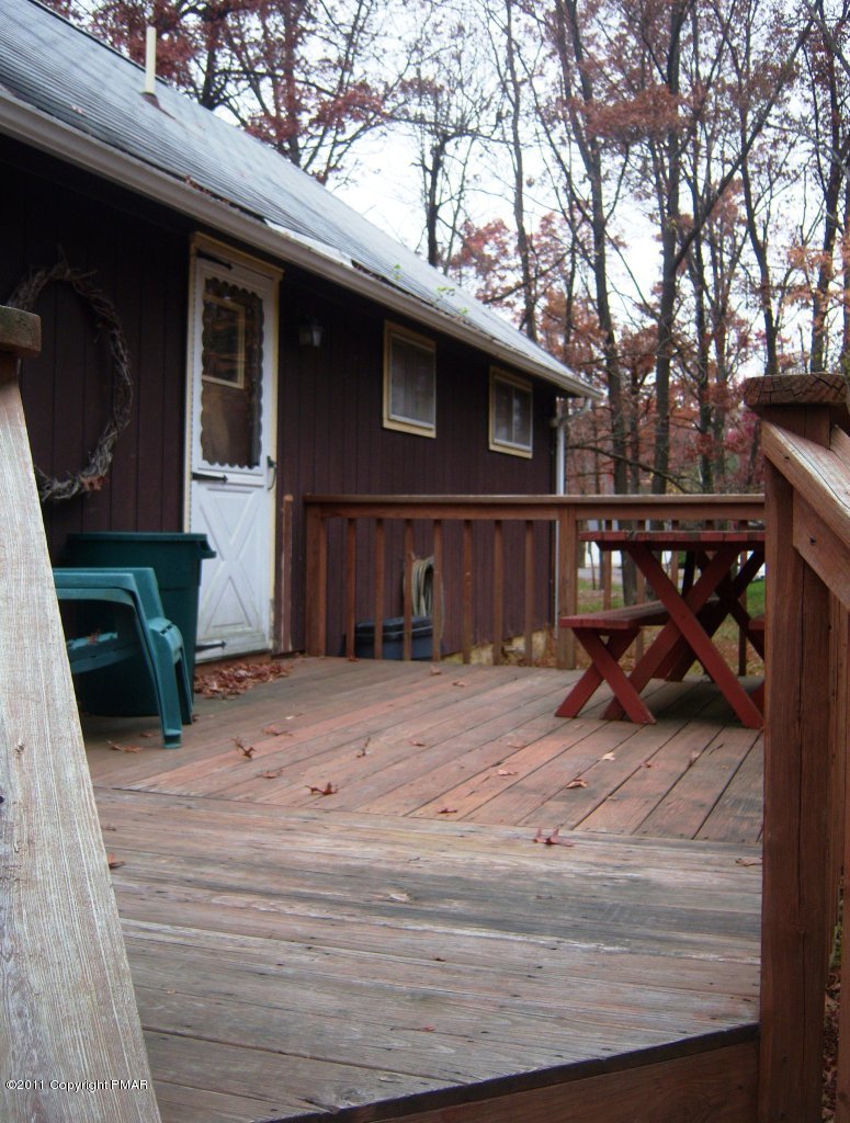 39 Mountain Road Albrightsville, PA 18210 - Photo 4 of 18 Deck