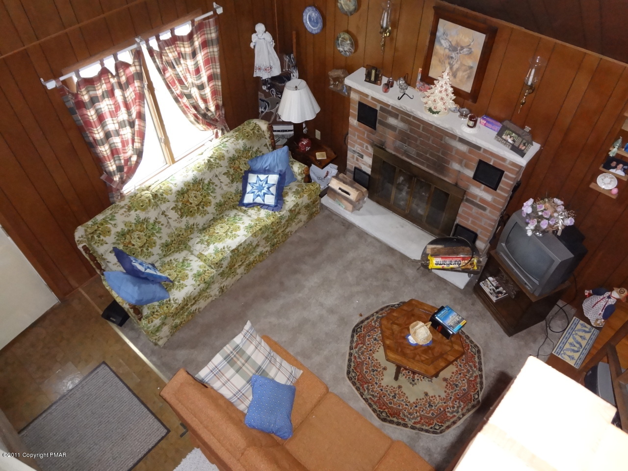 39 Mountain Road Albrightsville, PA 18210 - Photo 8 of 18 Living Room